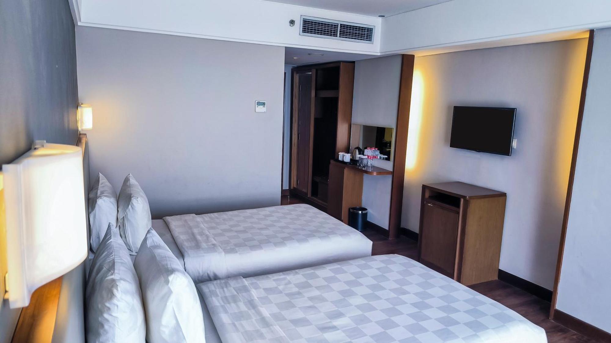 Swiss-Belhotel Bogor Exteriör bild